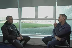 Mourinho chỉ trích Van Gaal sai lầm trong chuyển nhượng