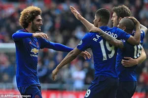 Thắng Middlesbrough, MU vượt mặt Arsenal