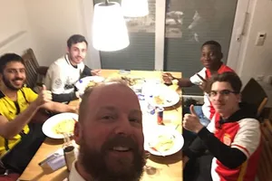 Hành động đáng ngưỡng mộ của CĐV Dortmund sau vụ nổ bom