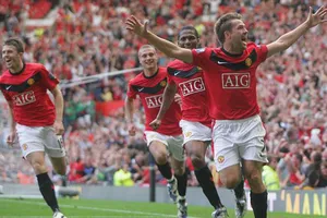 'Thần tài gõ cửa' MU trước derby thành Manchester