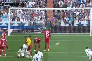 Bàn thắng láu cá nhất mọi thời đại của sao Real Madrid