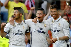 Real tiến gần ngôi vương nhờ sự ma mãnh và may mắn