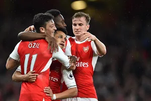 Arsenal thắng vẫn trắng tay