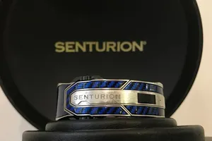 Sao Chelsea bỏ 1,1 tỉ mua... vòng đeo tay tặng đồng đội