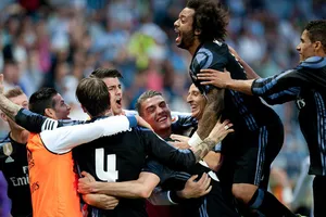 Barca ngược dòng thần thánh, vẫn nhìn Real lên ngôi