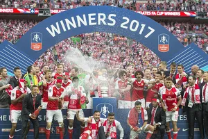 Chelsea hỏng cú đúp vì chiếc thẻ đỏ của Moses