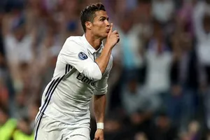 Ai chịu chi 350 triệu bảng cho Ronaldo: MU hay PSG?