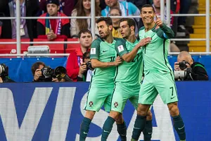 Giữa tâm bão, Ronaldo vẫn hóa người hùng