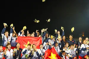 Khoảnh khắc đăng quang cảm xúc của bóng đá nữ Việt Nam