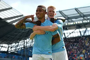 Liverpool thua Man City tan nát trong cảnh mất người