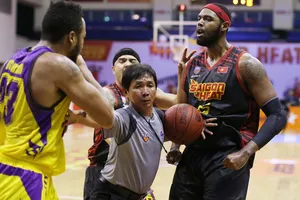 Derby VBA TP.HCM gặp sự cố bạo lực và cúp điện