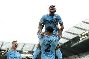 Man City hủy diệt Stoke, Chelsea thua sốc đội cuối bảng