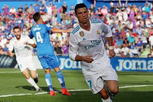 Ronaldo ghi bàn đầu tiên giải cứu Real Madrid