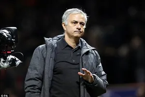 Mourinho muốn bỏ MU đến PSG vì sợ… Pep Guardiola
