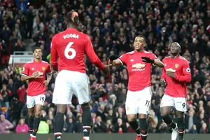 Ibra, Pogba tái xuất, Lukaku trút giận, MU thắng đậm