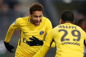 Zidane không dám mua Neymar vì sợ Ronaldo