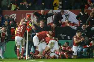 Ibra lập công, MU vẫn thua sốc phút 90+3