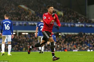 Bùng nổ siêu phẩm hiệp hai, MU hạ gục Everton