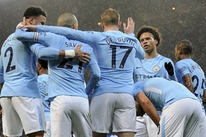 Man City thắng dễ Watford, băng băng về đích