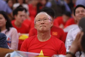 Cảm xúc Park Hang-seo và thỏi son U-23 VN tặng Mỹ Tâm