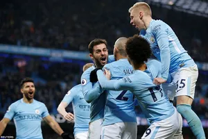 Chelsea rời xa top 4, Premier League phủ phục Man City