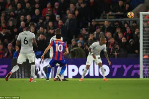 Matic lập siêu phẩm phút 90, MU ngược dòng ngoạn mục