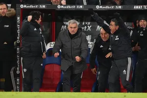 Mourinho bị FA điều tra vì quá tức giận