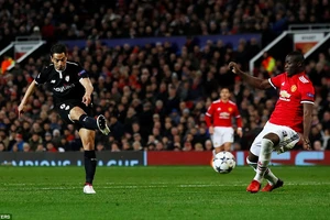 Mou cầu toàn, cầu thủ cẩu thả, MU 'chết' vì siêu dự bị