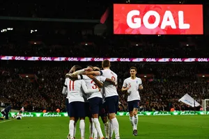 Công nghệ VAR giúp Ý thoát thua Anh