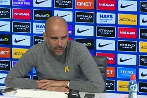 Man City-MU: Guardiola thừa nhận phân tâm vì Liverpool