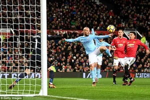 Fan MU được về sớm để khỏi nhìn cảnh Man City vô địch