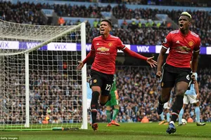 MU ngược dòng siêu kinh điển ngăn Man City đăng quang