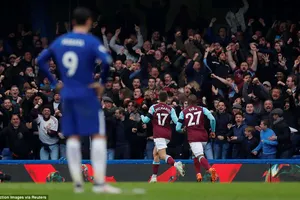 Chelsea mất điểm, bị Arsenal áp sát vì cựu sao MU