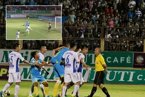 VPF có quá trớn khi 'xử' trọng tài và giám sát?