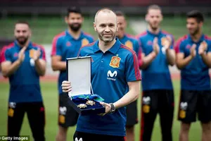 Iniesta bất ngờ bỏ ngỏ khả năng chia tay đội tuyển Tây Ban Nha