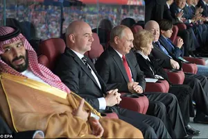 Tổng thống Putin làm gián đoạn cuộc họp báo của HLV tuyển Nga