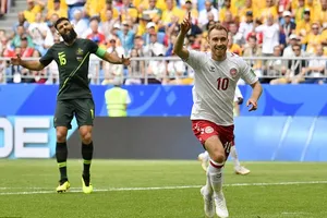 Bất phân thắng bại, Đan Mạch mở hội, Úc lâm nguy