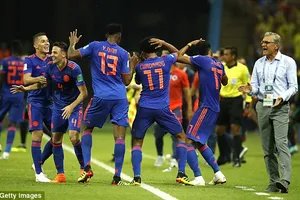 Mãnh hổ Falcao thuần phục đại bàng trắng, tiễn Ba Lan về nước