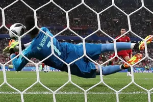 Ronaldo đá hỏng phạt đền vì bị Harry Kane ám ảnh