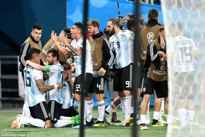 Nhìn lại diễn biến kịch tính trận quyết đấu Argentina-Nigeria
