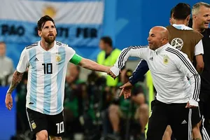 HLV Sampaoli trải lòng về Messi trước giới truyền thông