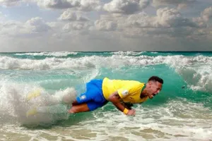 Người hâm mộ ‘đóng gói’ Neymar đưa về nước