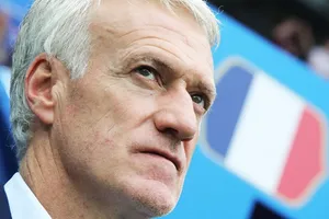 Pháp thắng Uruguay, HLV Deschamps lại khen ‘chân gỗ’