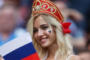 Hot girl khai mạc World Cup hứa khỏa thân nếu Nga vô địch