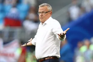 Thật khó tạo ra cơ hội trước hàng thủ 5 người của tuyển Anh