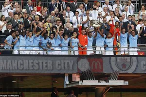 Aguero 'lên đồng', Man City hạ Chelsea vô địch siêu cúp Anh