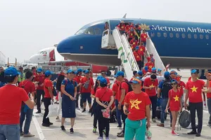 Hàng trăm CĐV bay đến Indonesia cổ vũ cho Olympic Việt Nam