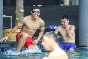 Gạt nỗi buồn, Olympic Việt Nam lấy lại niềm vui trong hồ bơi