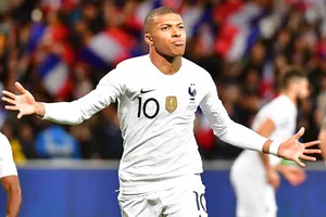 Mbappe cứu Pháp thoát thua Iceland