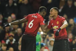 Thắng khó Everton, MU vào... top 8 Premier League